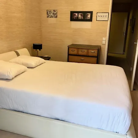 Spacious 3-bedroom With Balcony * パリ