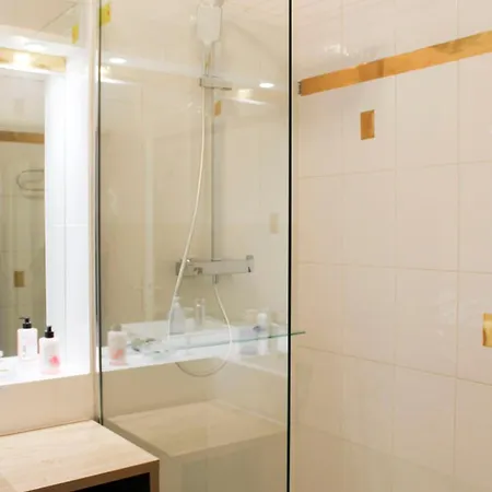 Spacious 3-bedroom With Balcony アパート *