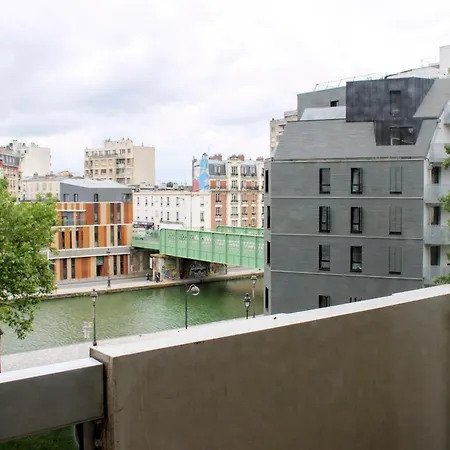 アパート Spacious 3-bedroom With Balcony パリ